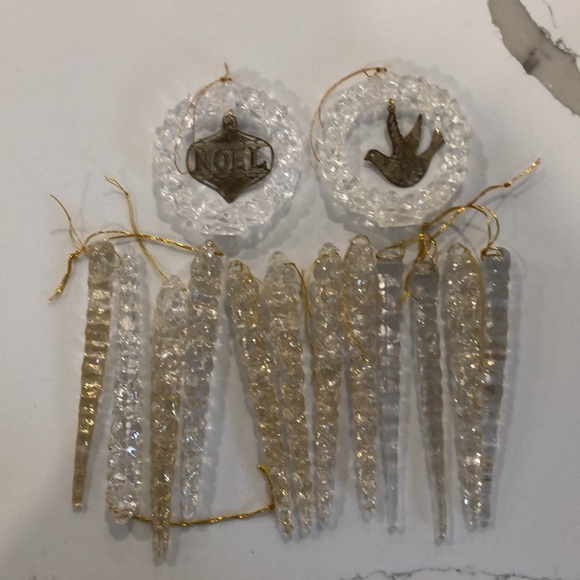 🎄 Vintage plastic wreath and  icicle ornaments clear with gold Noel bird qty 14 - Picture 1 of 5